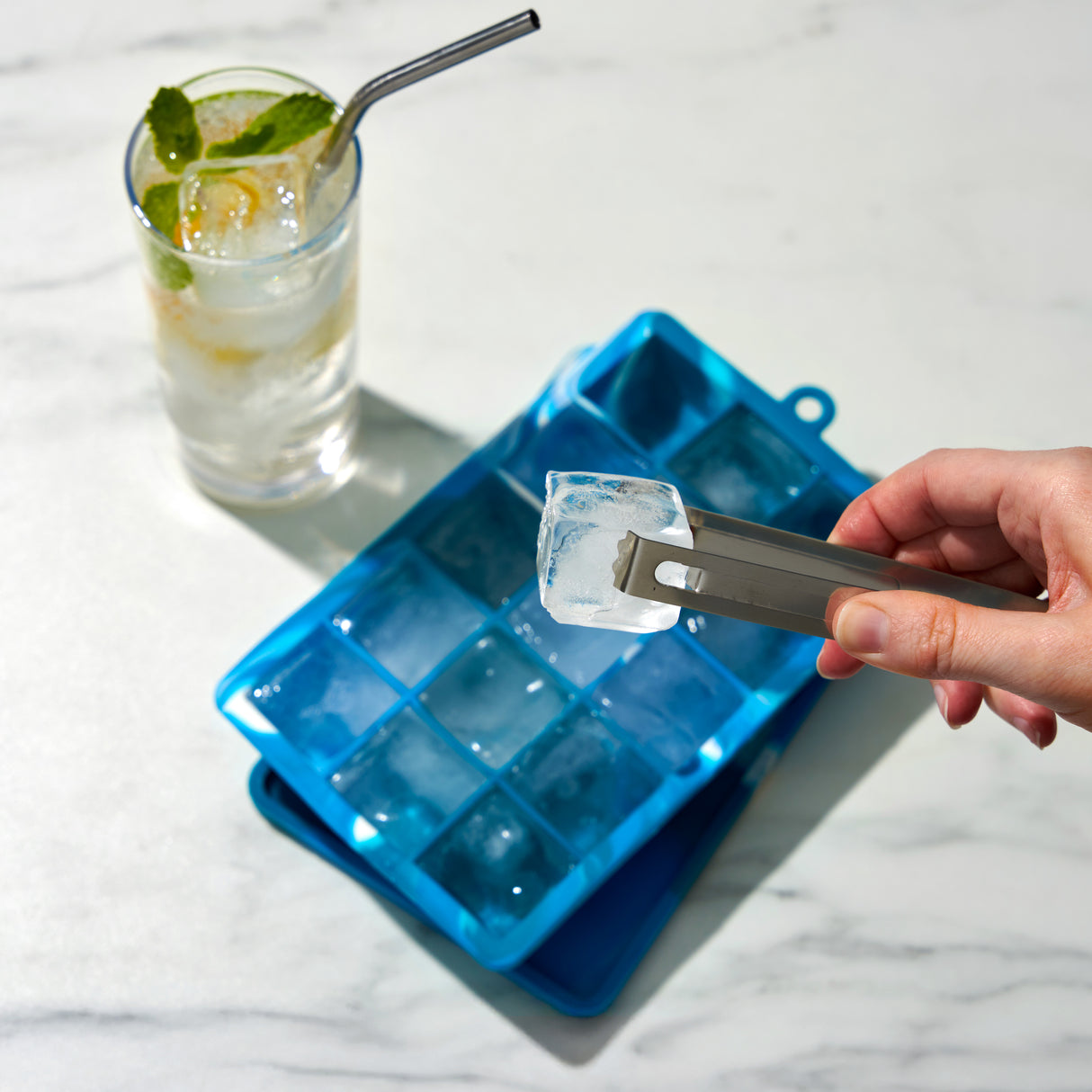 1.25" Ice Cube Tray with Lid in Blue Marble