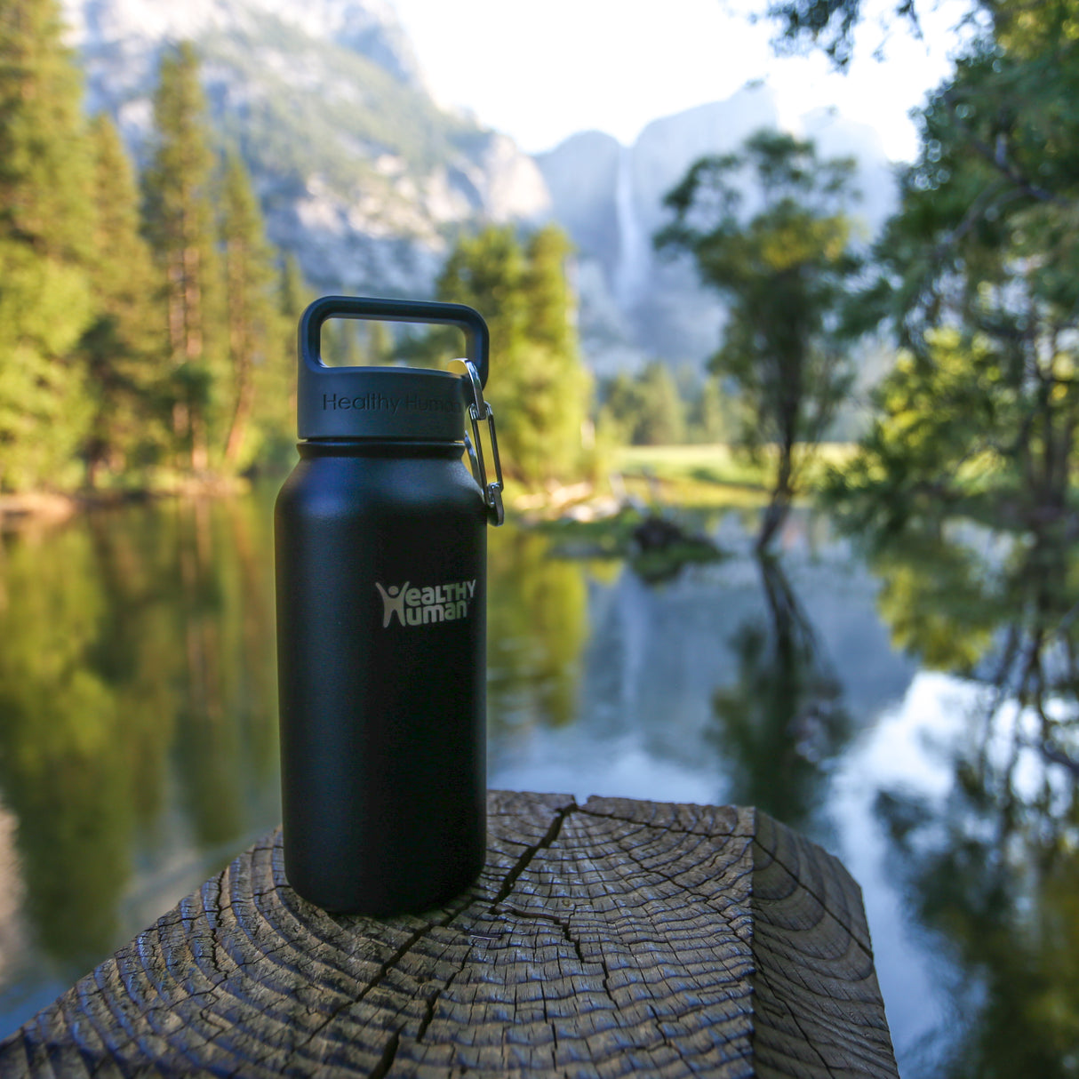 The Stein Water Bottle in Pure Black, 32 oz