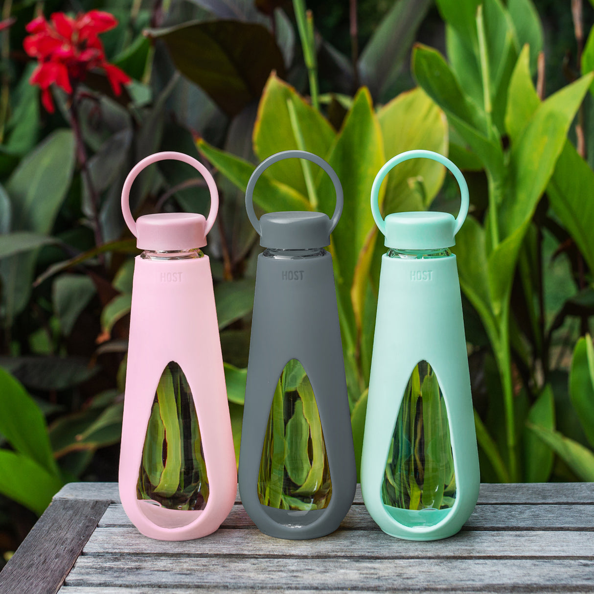 REVIVE Glass Water Bottle in Mint