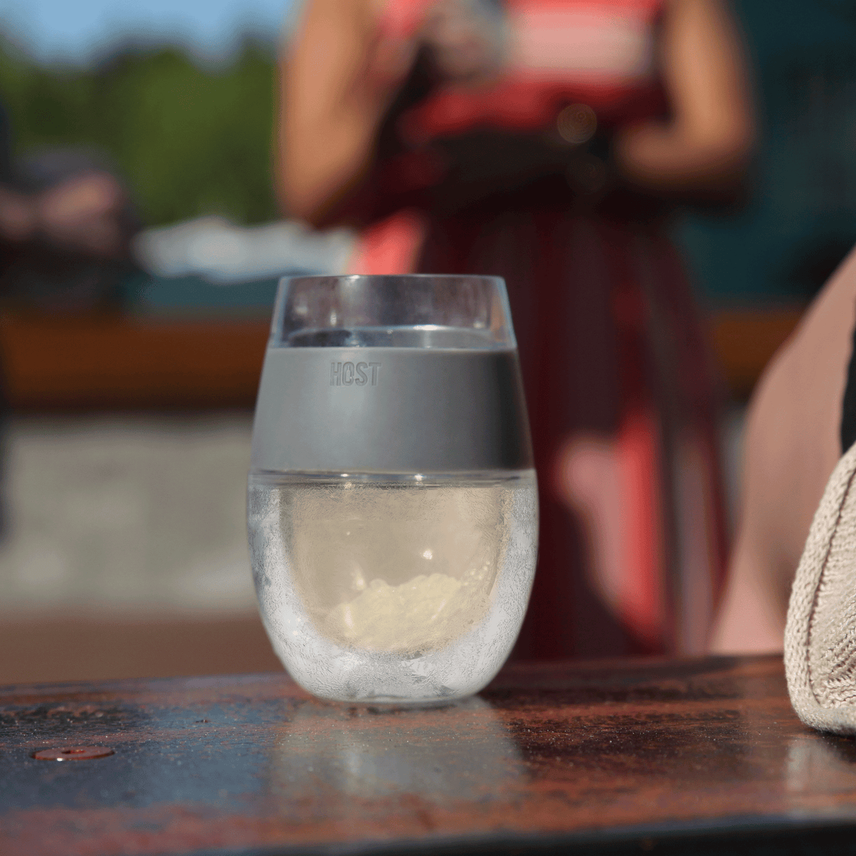 Wine FREEZE Cooling Cup in Gray