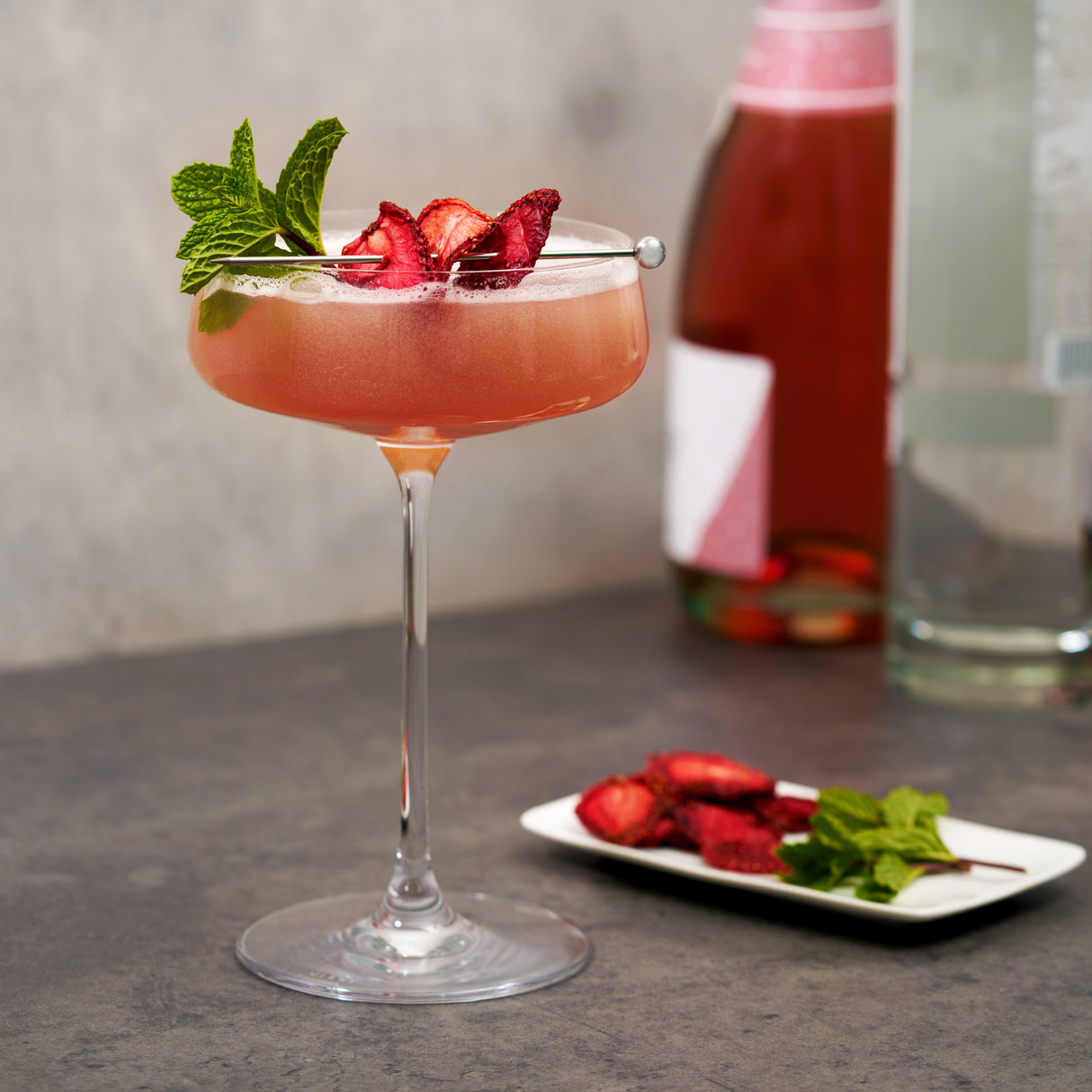 Dehydrated Strawberry Cocktail Garnish, 1.3 oz