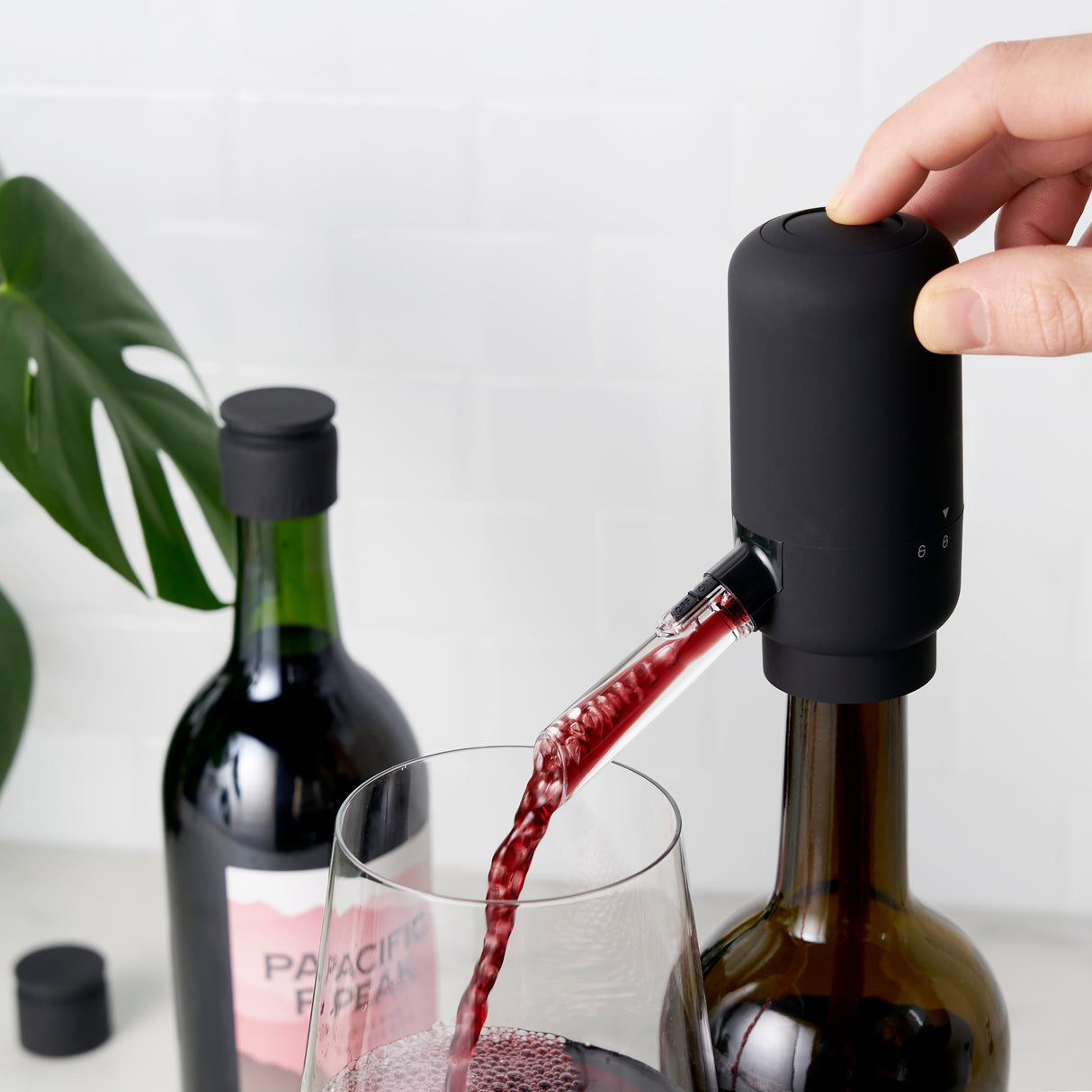 Electric Aerating Wine Dispenser with Stoppers