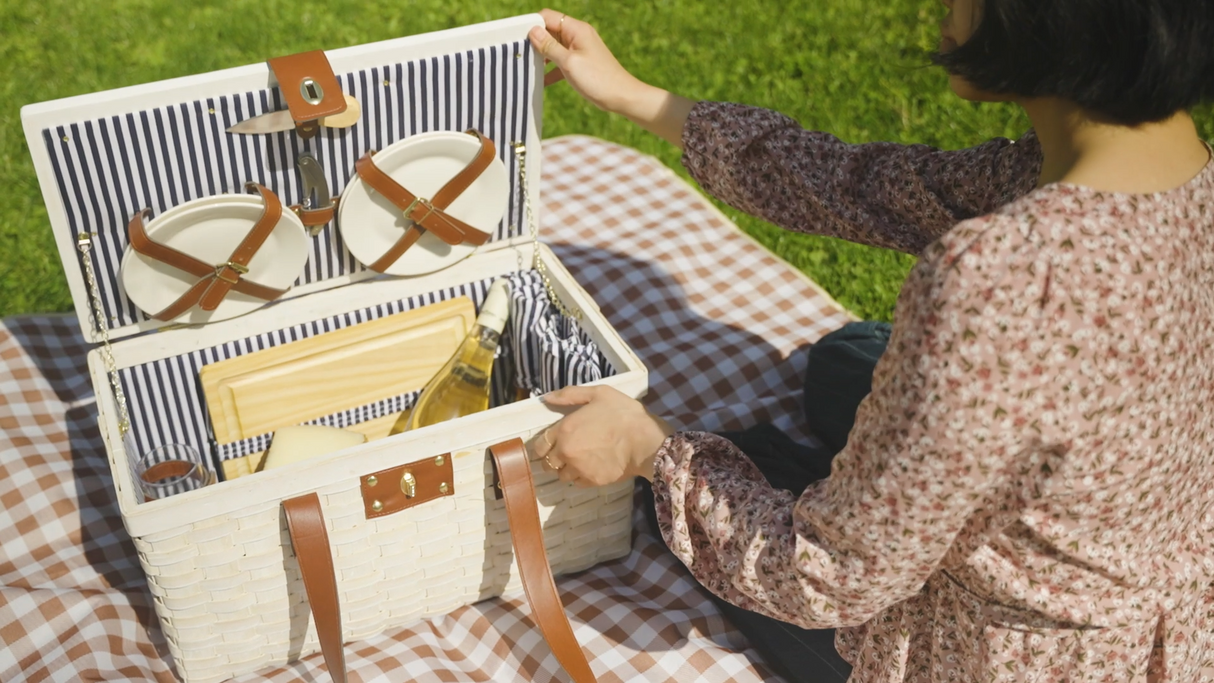 Tahoe Picnic Basket Set for Four in Cream