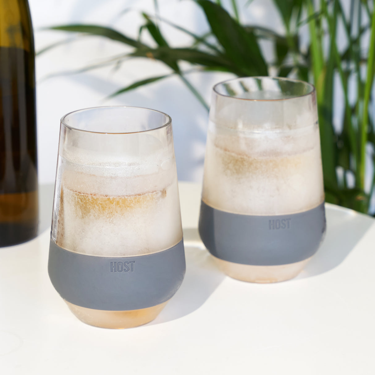 Wine FREEZE XL Cooling Cup in Gray